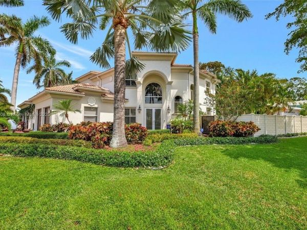 2844 NE 26th Avenue, Lighthouse Point, FL 33064