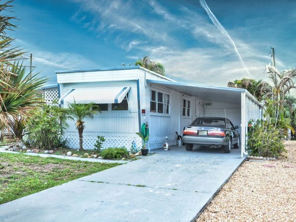 8400 SE Eagle Avenue, Hobe Sound, FL 33455