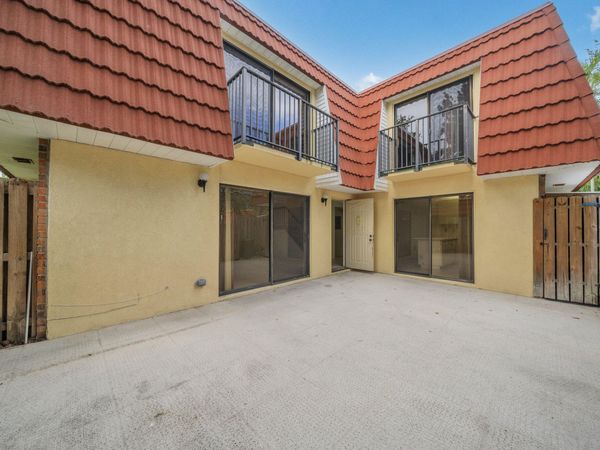 713 NW 99th Circle, Plantation, FL 33324