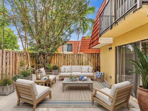713 NW 99th Circle, Plantation, FL 33324