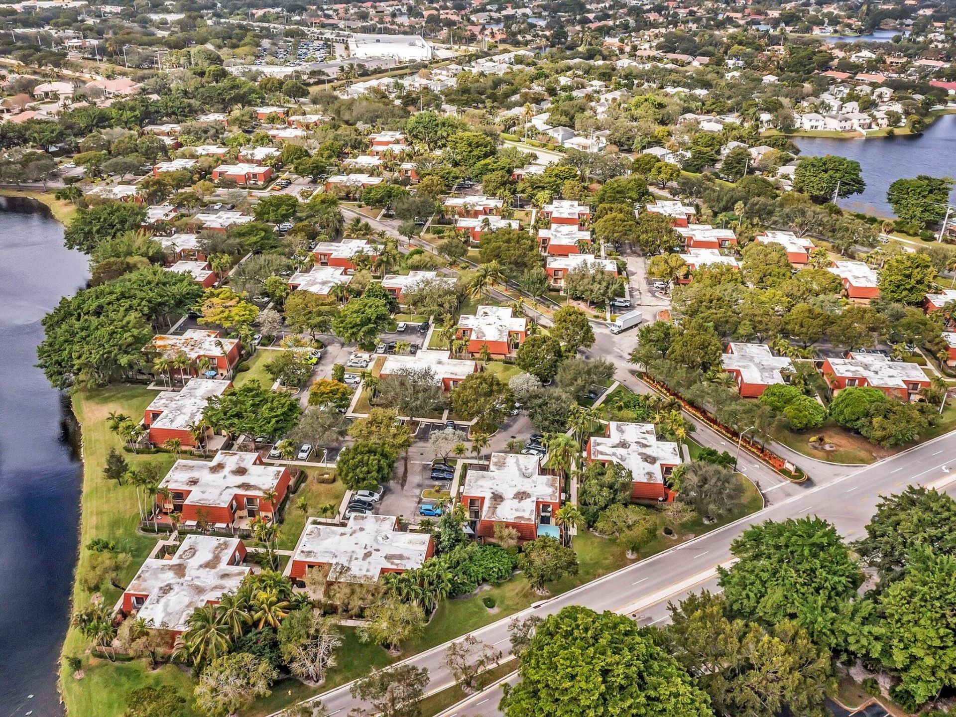713 NW 99th Circle, Plantation, FL 33324 Photo