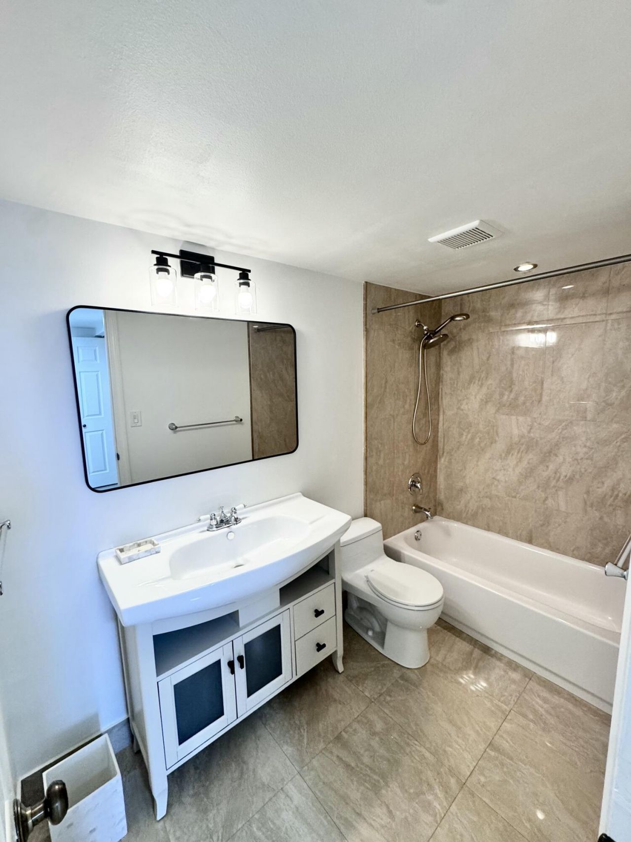 600 Three Islands Boulevard, Unit 1108, Hallandale Beach, FL 33009 Photo