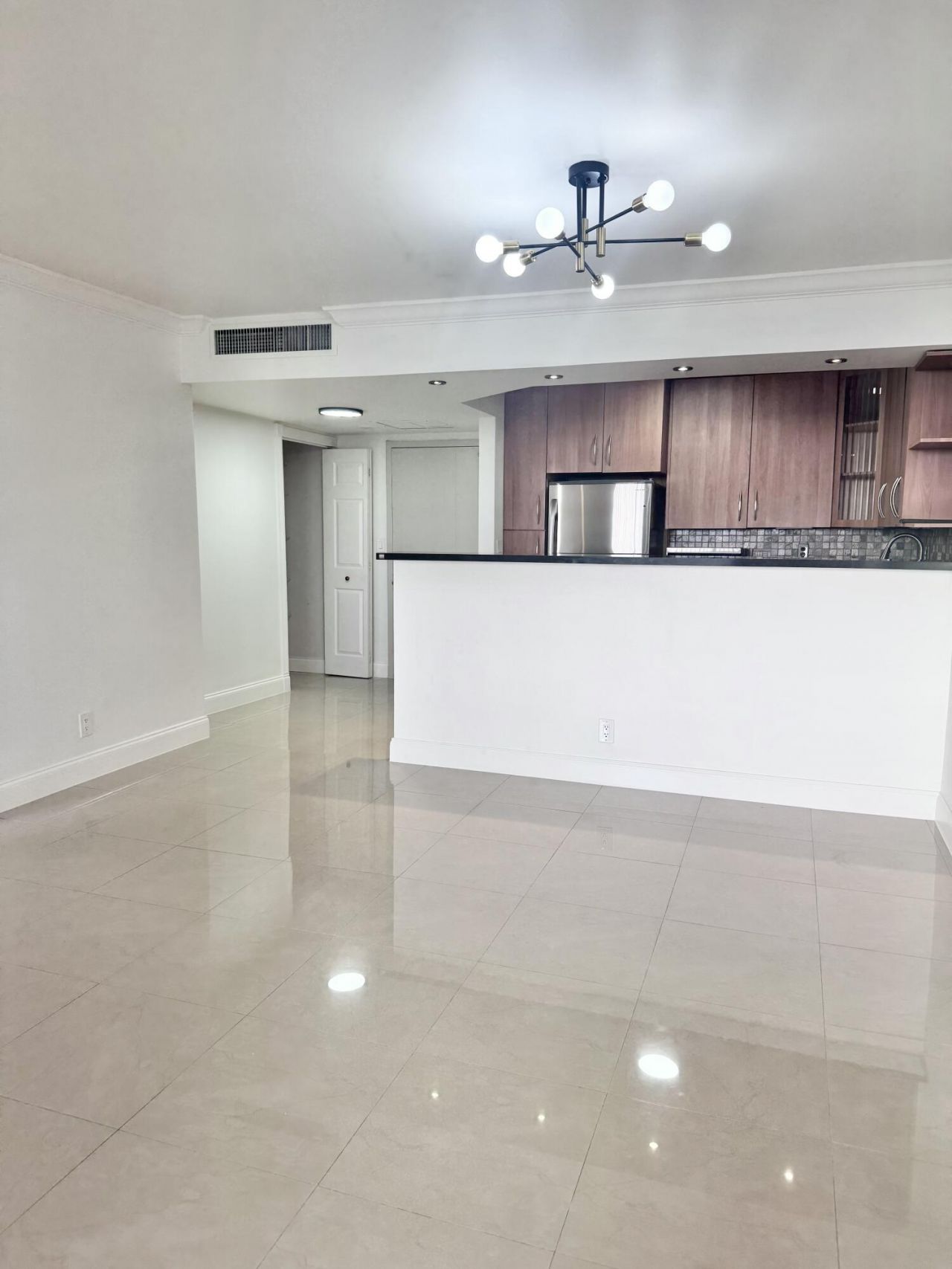 600 Three Islands Boulevard, Unit 1108, Hallandale Beach, FL 33009 Photo