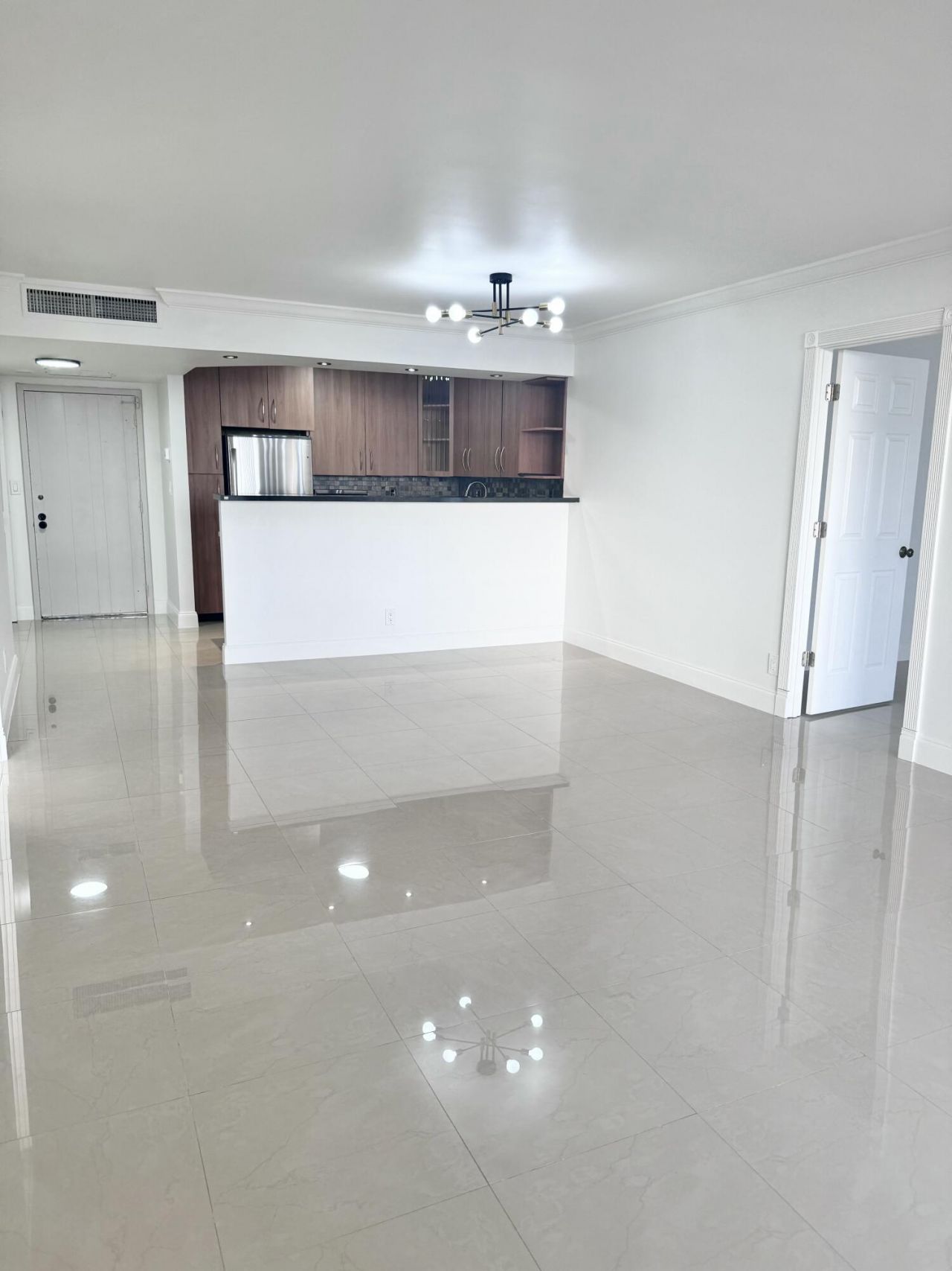 600 Three Islands Boulevard, Unit 1108, Hallandale Beach, FL 33009 Photo