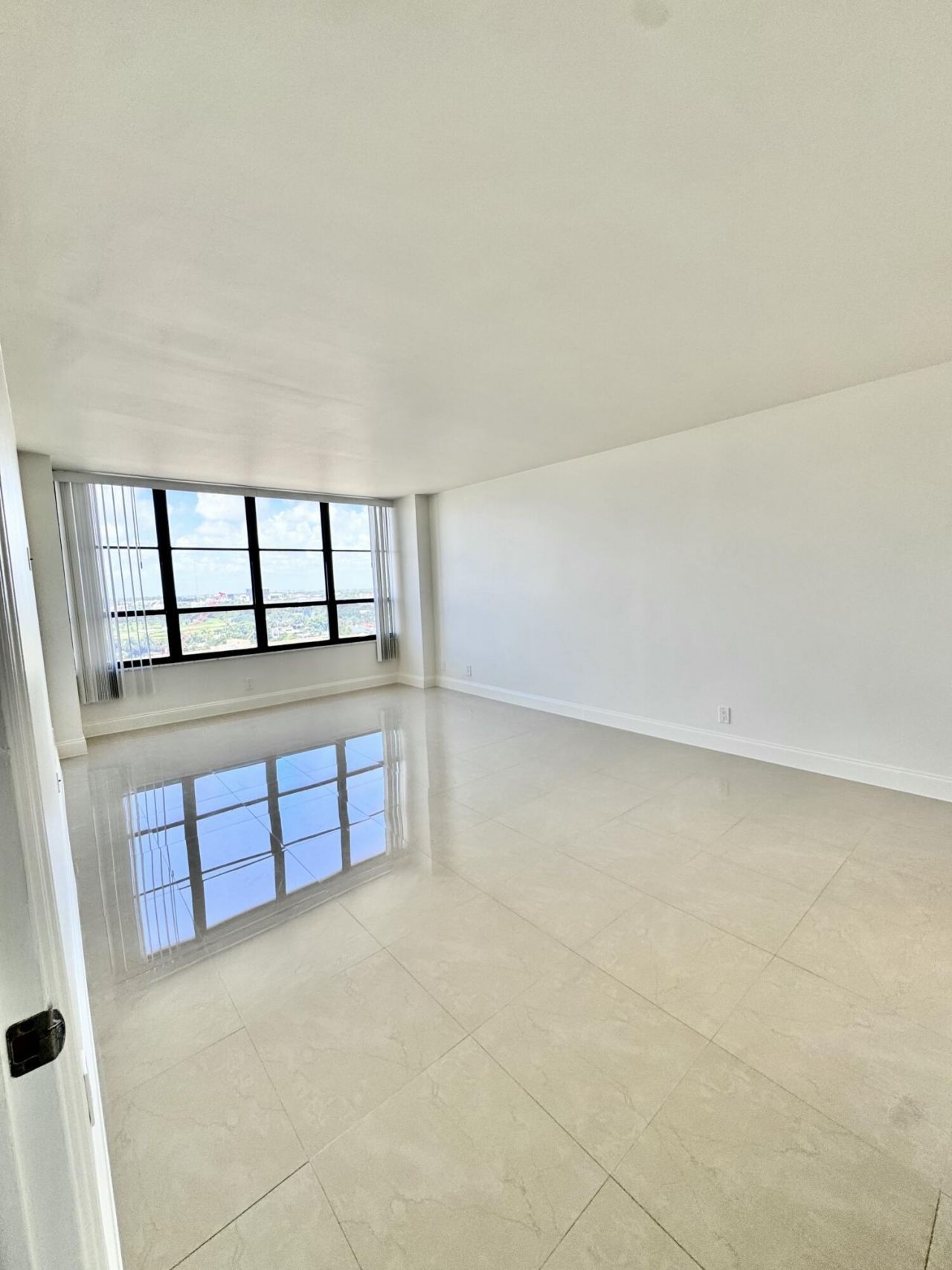 600 Three Islands Boulevard, Unit 1108, Hallandale Beach, FL 33009 Photo