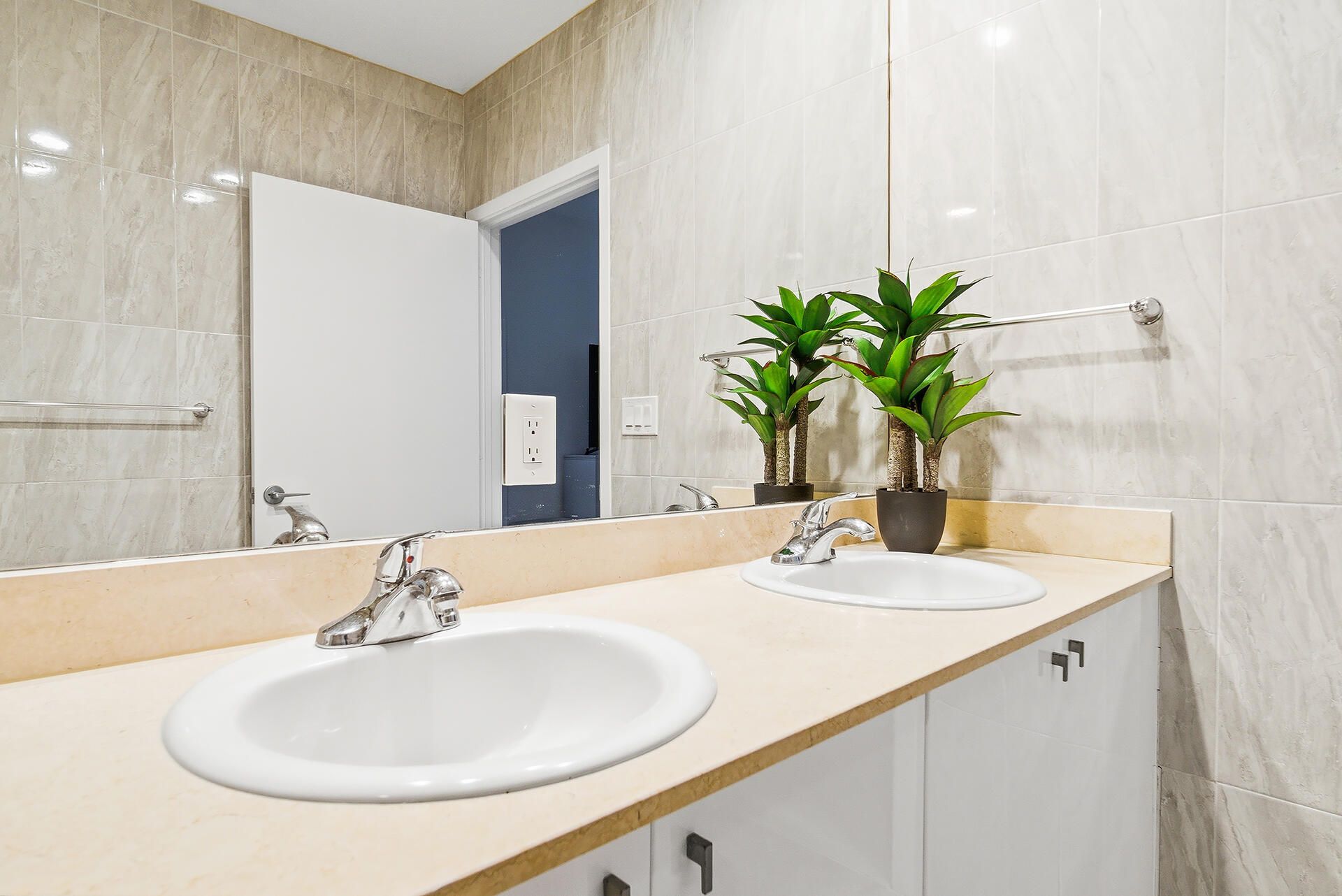1551 N Flagler Drive, Unit Lph 11, West Palm Beach, FL 33401 Photo