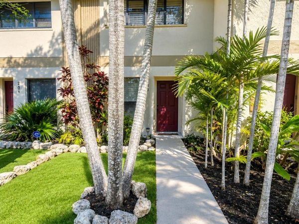 3062 S Oakland Forest Drive, Unit 203, Oakland Park, FL 33309