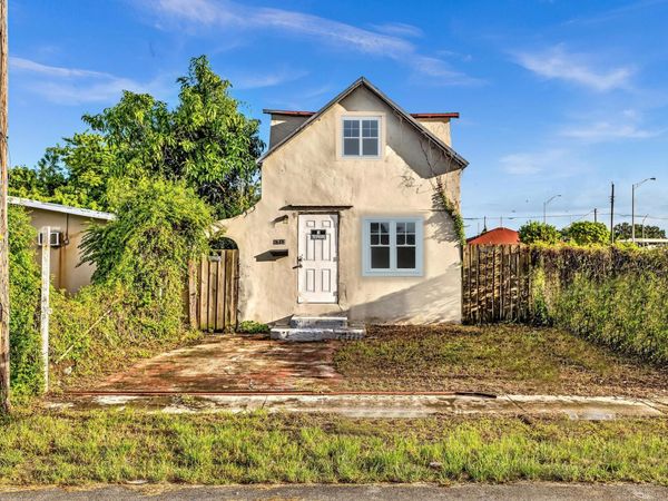 1713 NW 76th Terrace, Miami, FL 33147