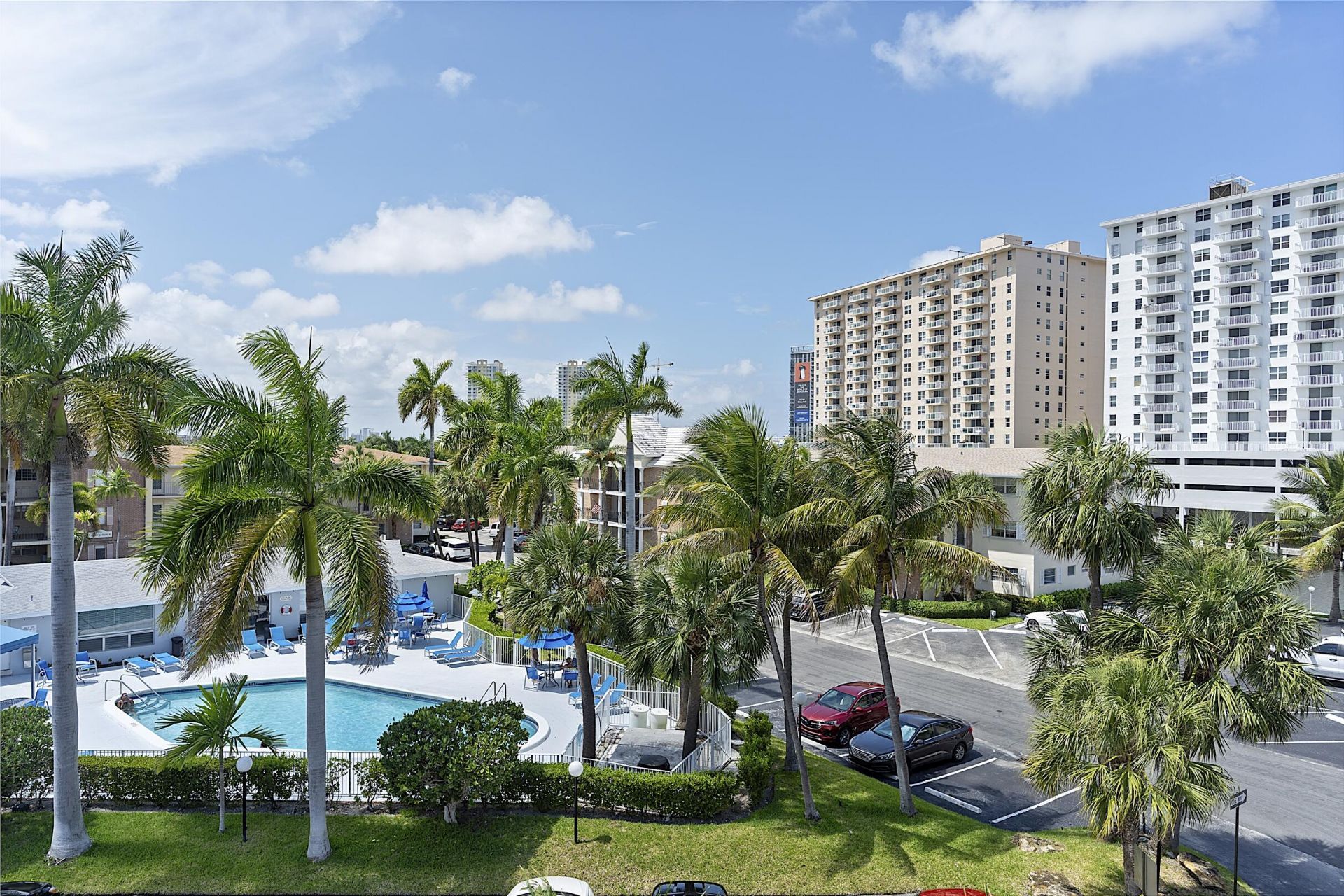 455 Paradise Isle Boulevard, Unit 404, Hallandale Beach, FL 33009 Photo