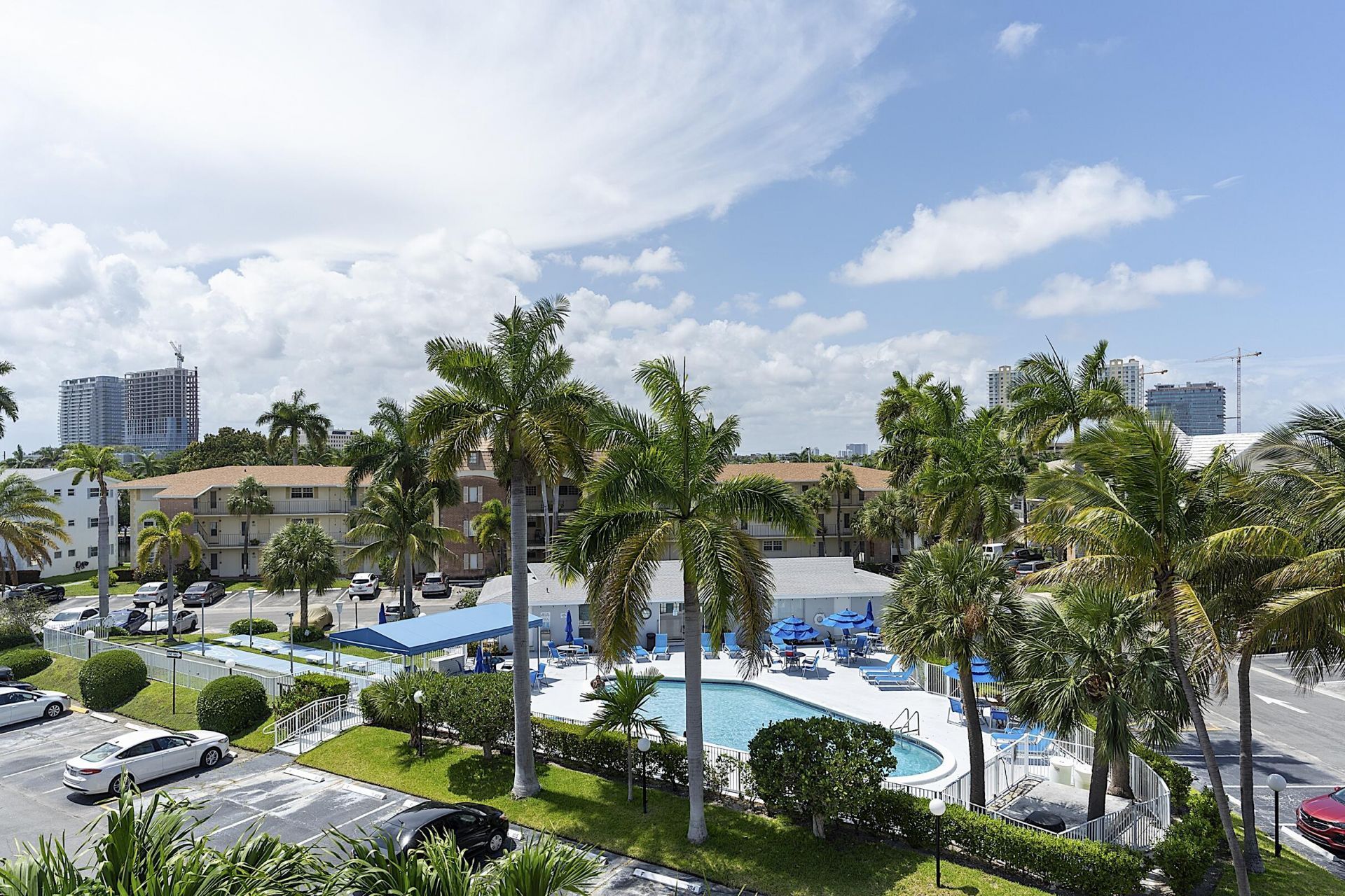 455 Paradise Isle Boulevard, Unit 404, Hallandale Beach, FL 33009 Photo