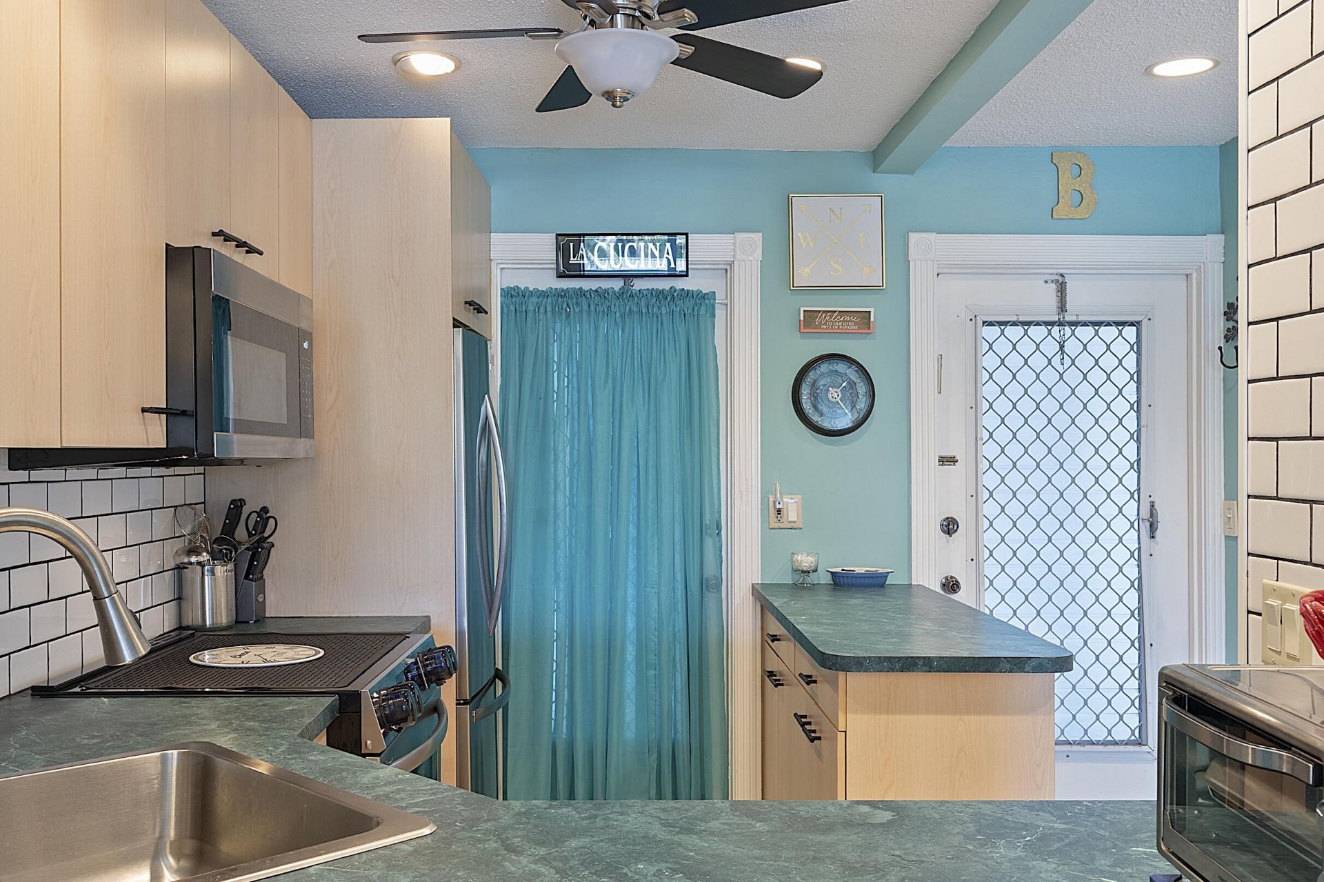 455 Paradise Isle Boulevard, Unit 404, Hallandale Beach, FL 33009 Photo