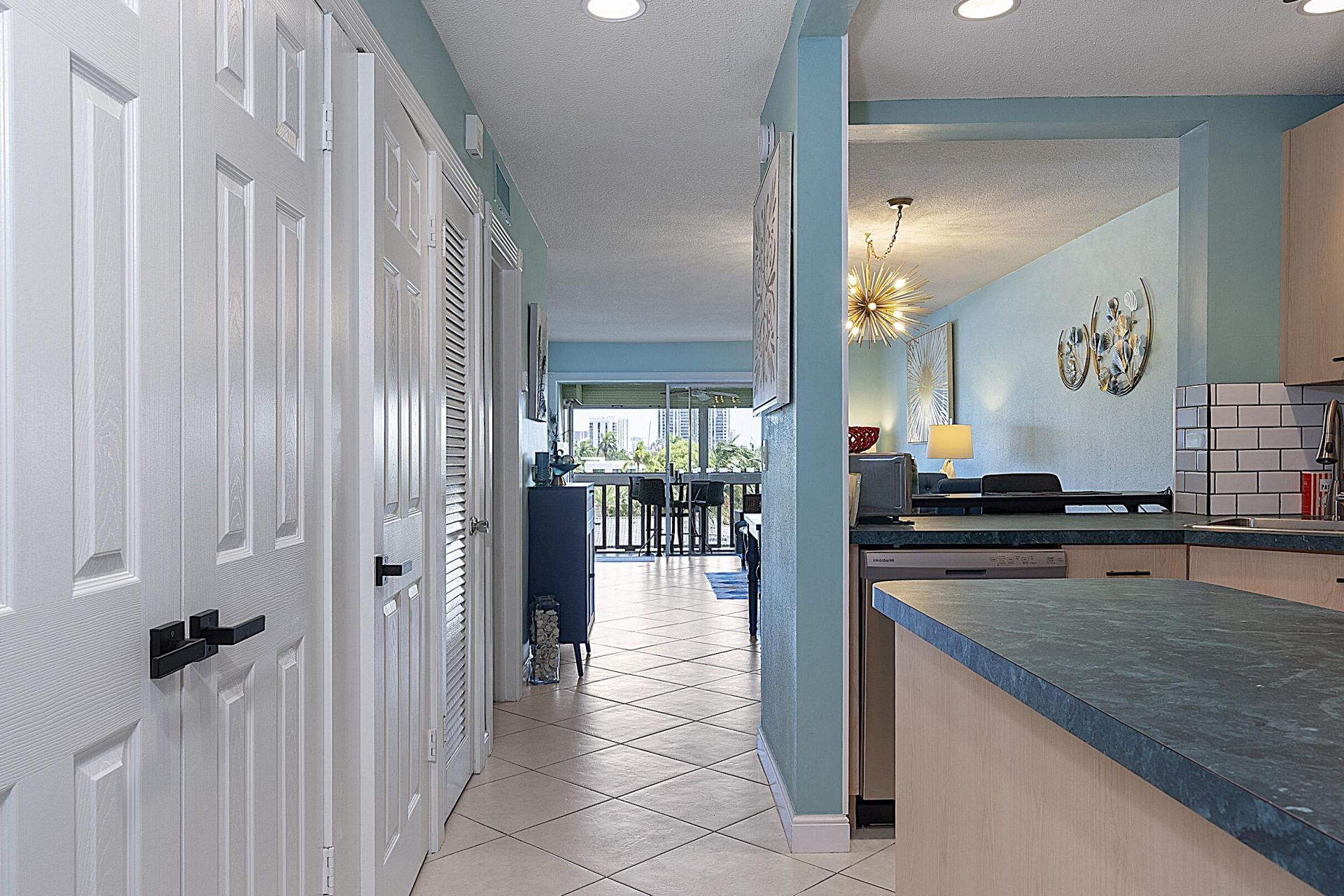 455 Paradise Isle Boulevard, Unit 404, Hallandale Beach, FL 33009 Photo