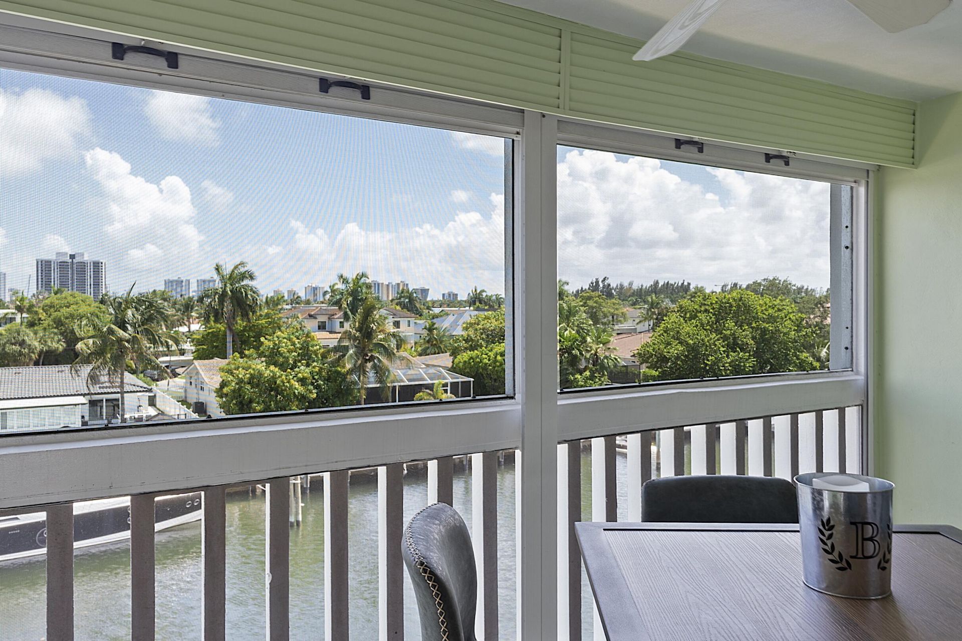 455 Paradise Isle Boulevard, Unit 404, Hallandale Beach, FL 33009 Photo