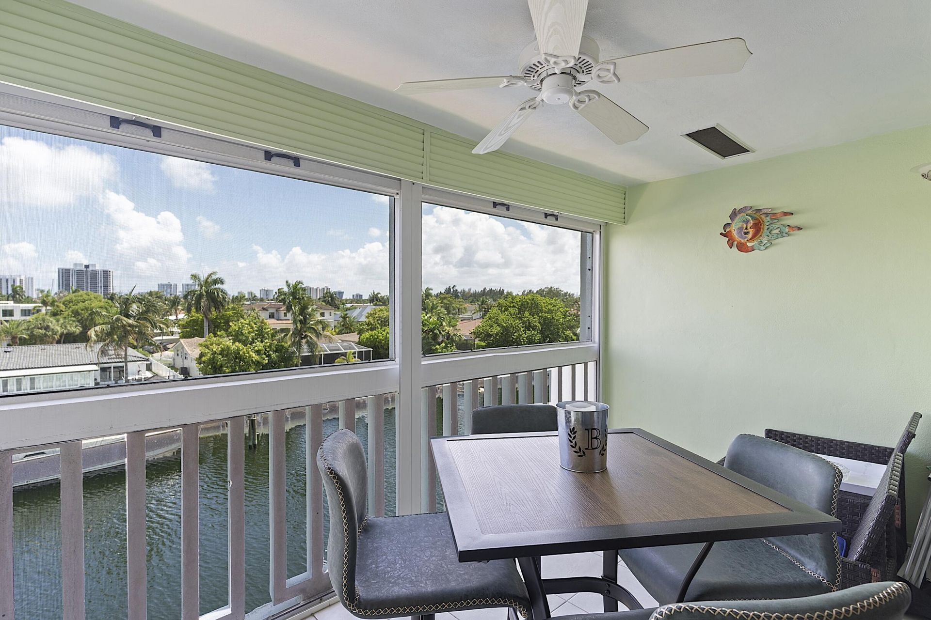 455 Paradise Isle Boulevard, Unit 404, Hallandale Beach, FL 33009 Photo