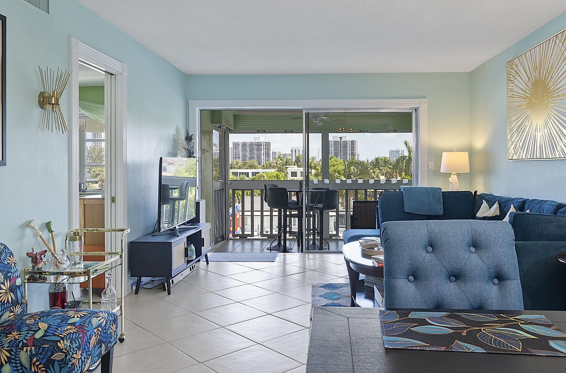 455 Paradise Isle Boulevard, Unit 404, Hallandale Beach, FL 33009 Photo