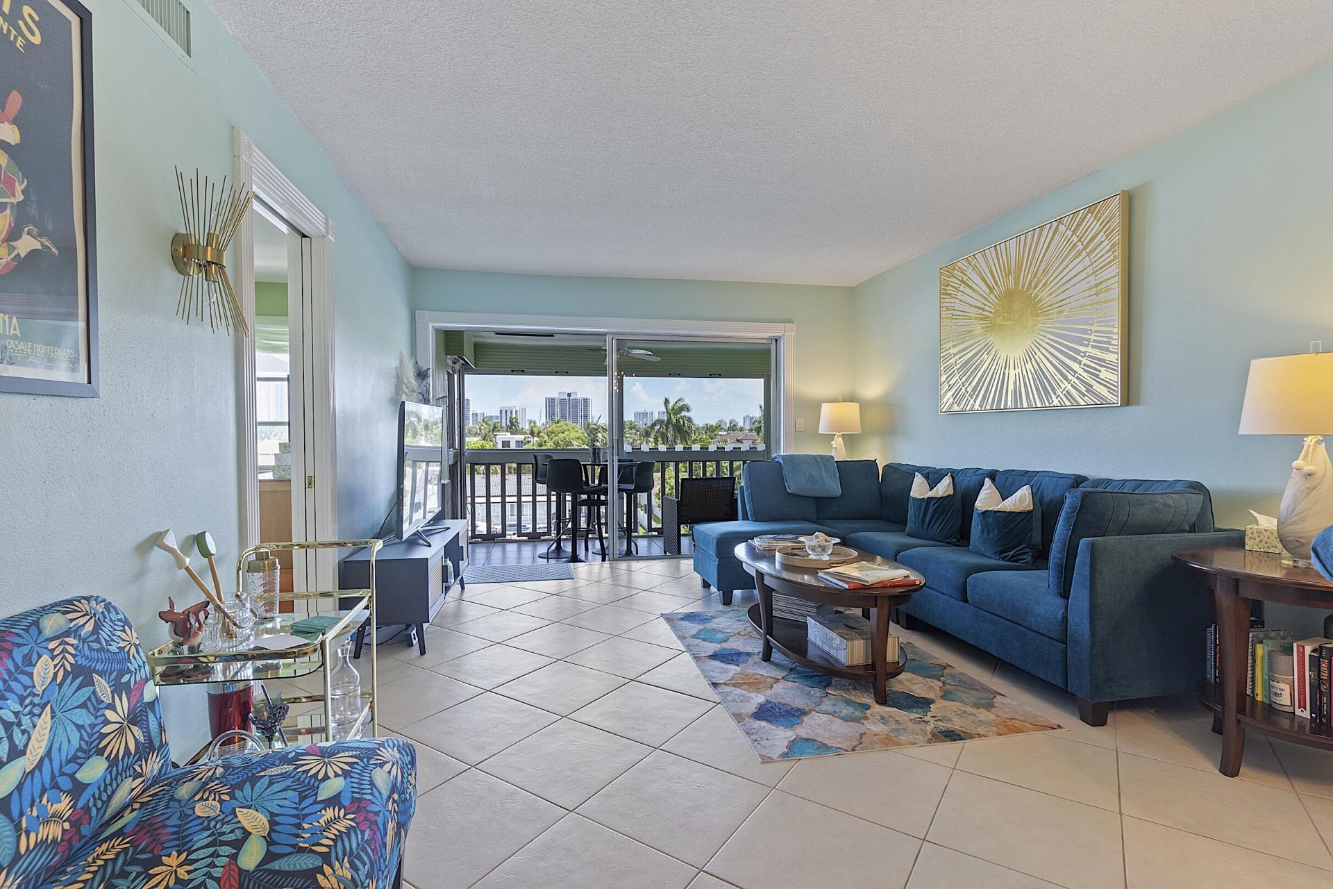 455 Paradise Isle Boulevard, Unit 404, Hallandale Beach, FL 33009 Photo