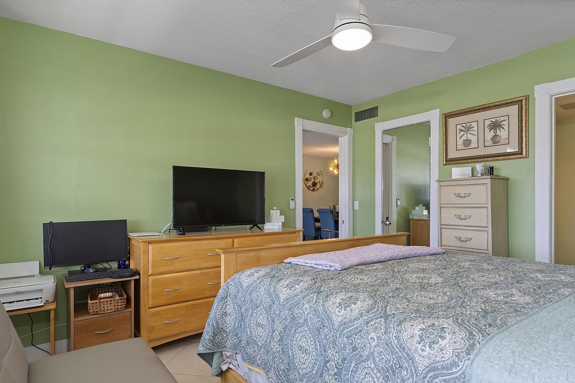 455 Paradise Isle Boulevard, Unit 404, Hallandale Beach, FL 33009 Photo