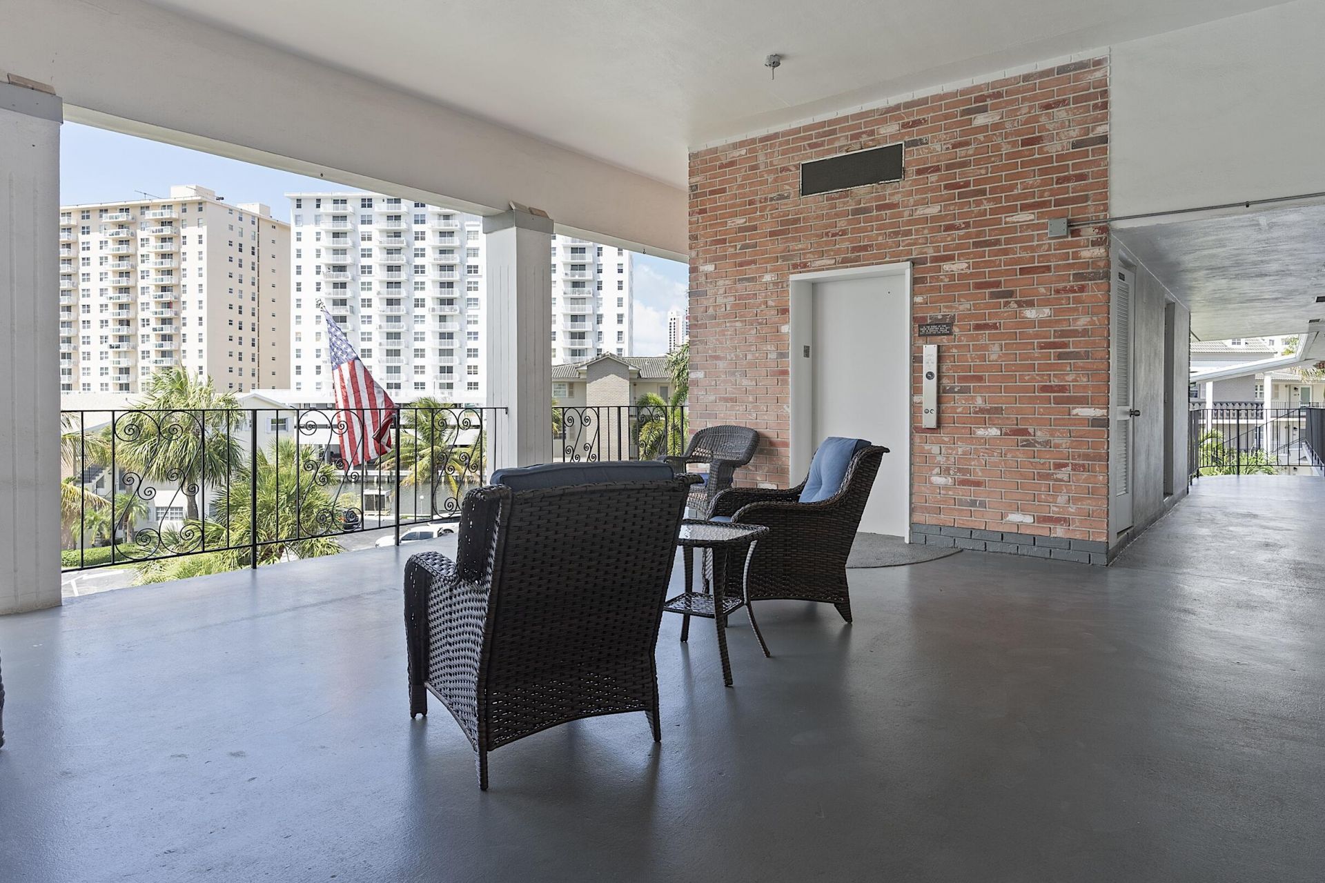 455 Paradise Isle Boulevard, Unit 404, Hallandale Beach, FL 33009 Photo