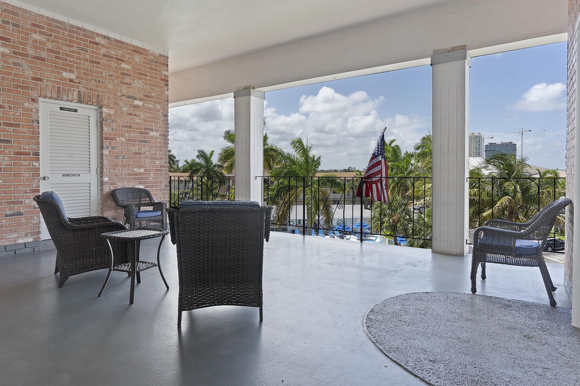 455 Paradise Isle Boulevard, Unit 404, Hallandale Beach, FL 33009 Photo