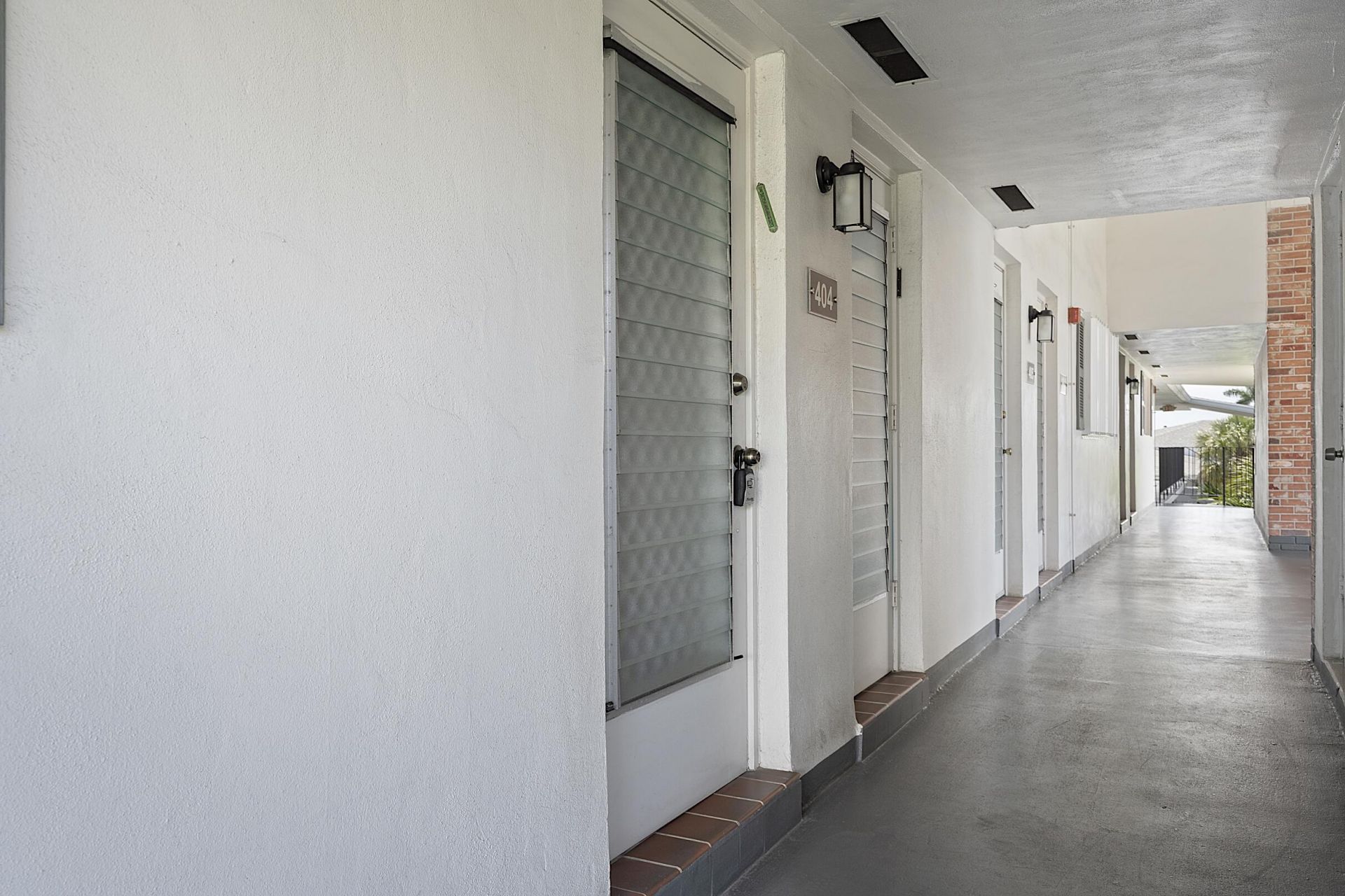 455 Paradise Isle Boulevard, Unit 404, Hallandale Beach, FL 33009 Photo
