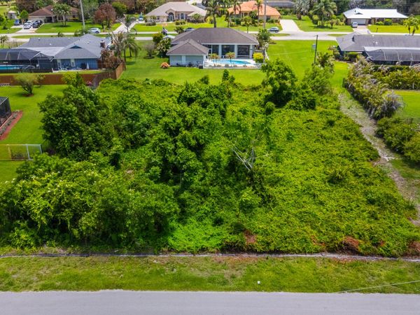 2012 SE Giffen Avenue, Port St. Lucie, FL 34952