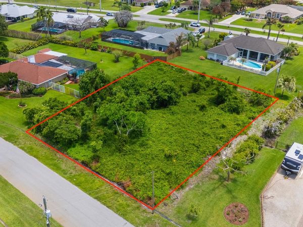 2012 SE Giffen Avenue, Port St. Lucie, FL 34952