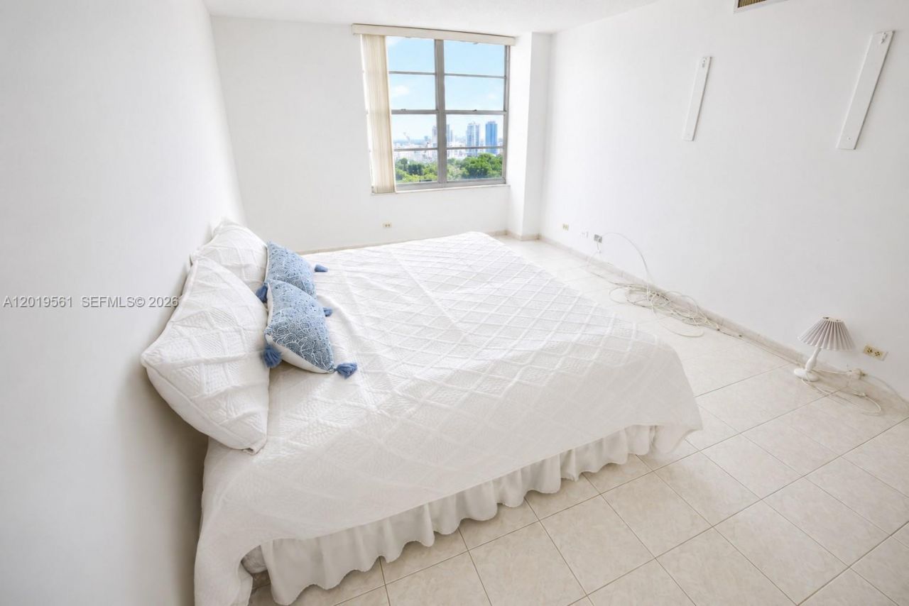 230 174th St , Unit 1916, Sunny Isles Beach, FL 33160 Photo