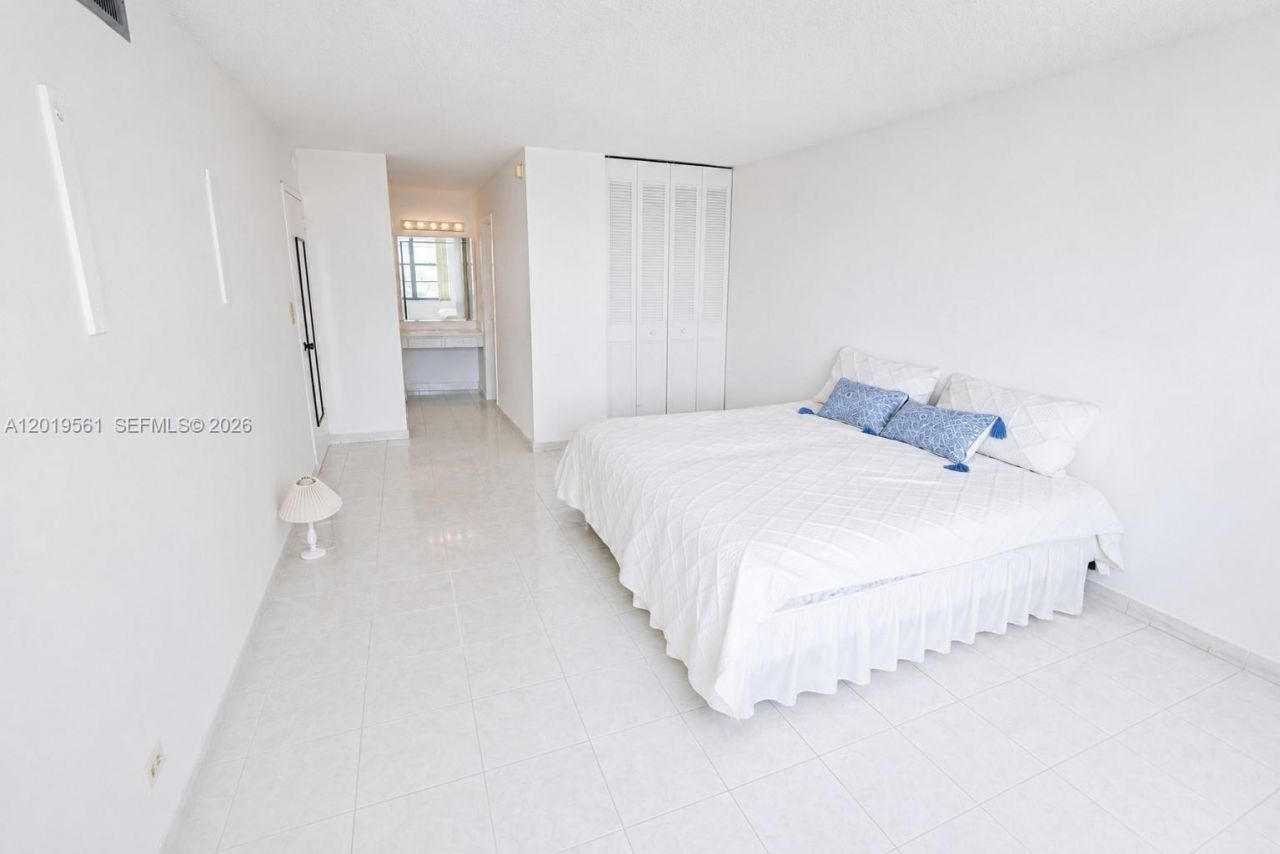 230 174th St , Unit 1916, Sunny Isles Beach, FL 33160 Photo