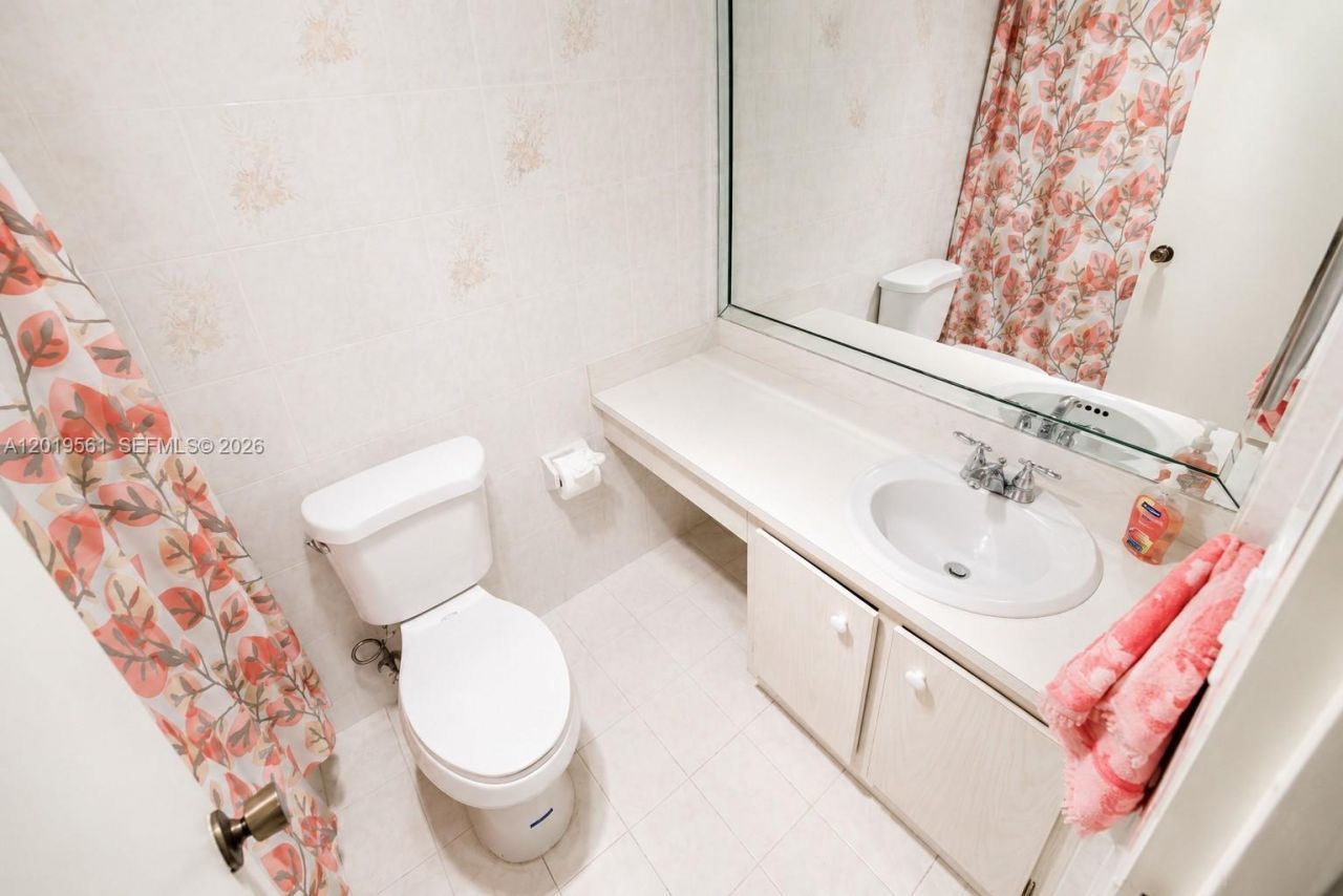 230 174th St , Unit 1916, Sunny Isles Beach, FL 33160 Photo