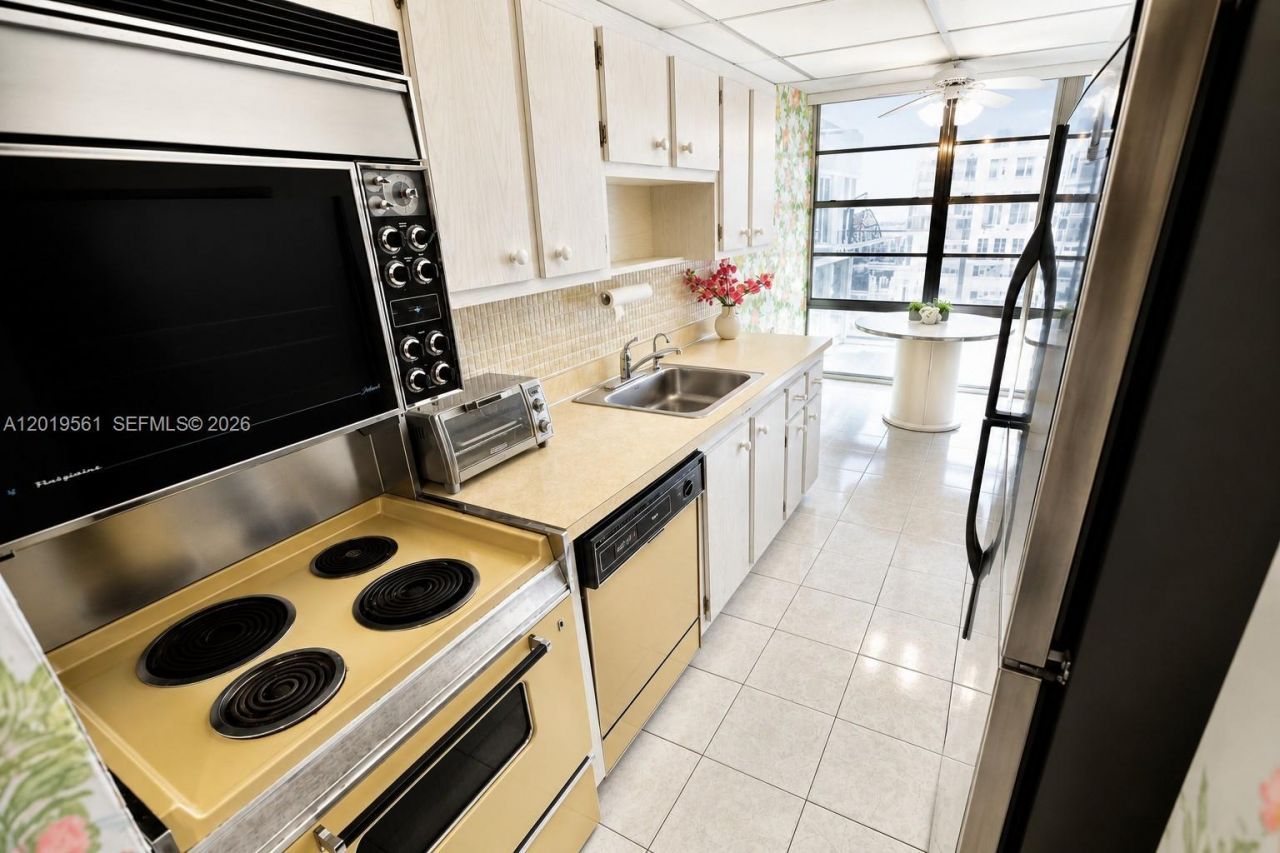 230 174th St , Unit 1916, Sunny Isles Beach, FL 33160 Photo
