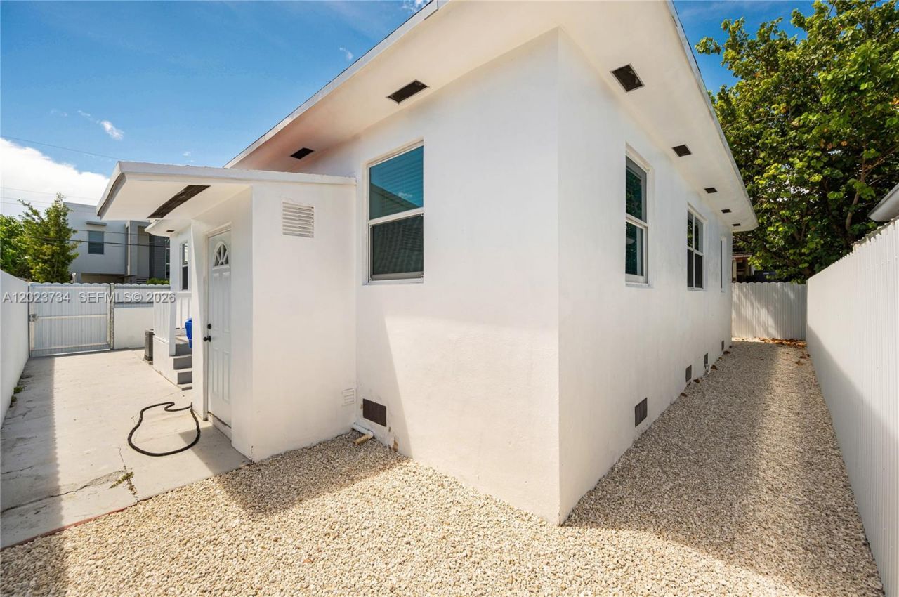 2641 SW 29th Ct , Unit 2641, Miami, FL 33133 Photo