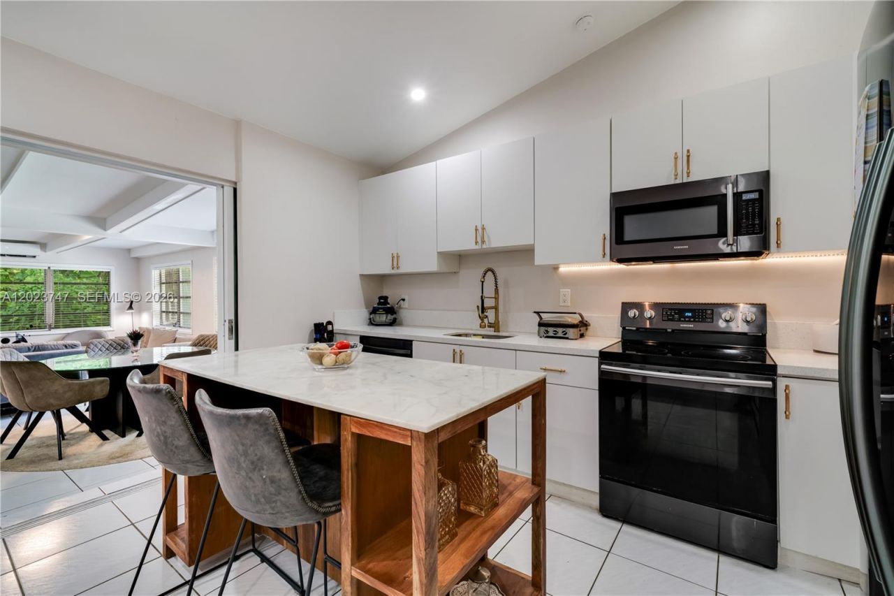 11515 SW 81st Rd , Unit 11515, Pinecrest, FL 33156 Photo