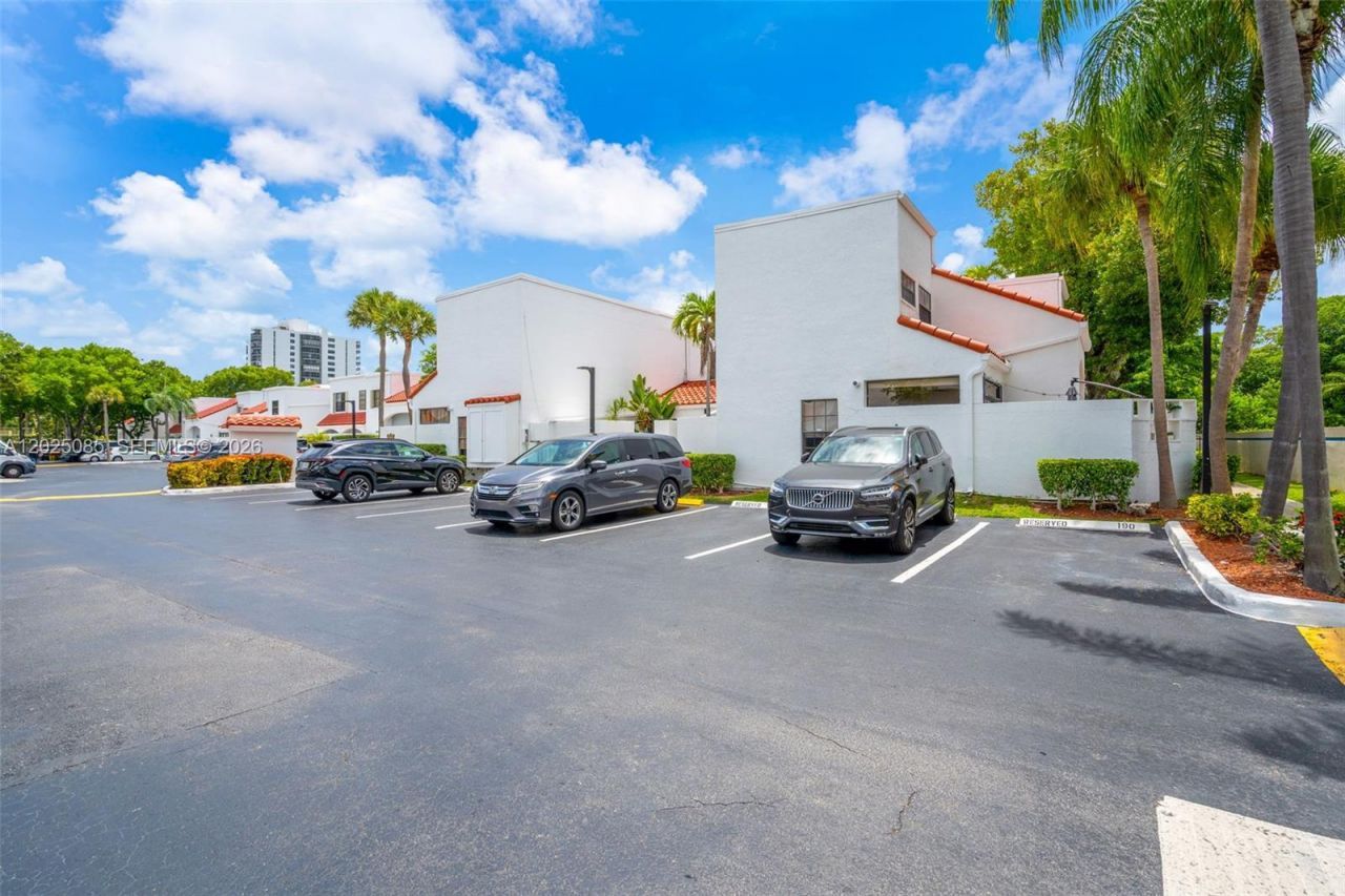 20908 Leeward Ct , Unit 231-3, Aventura, FL 33180 Photo