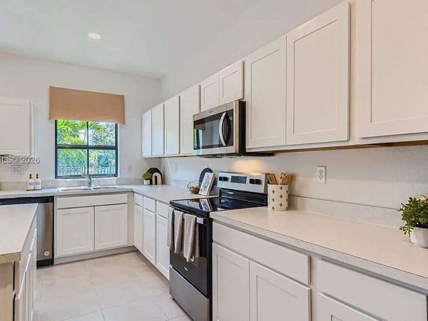 876 NW 3rd Way , Pompano Beach, FL 33060