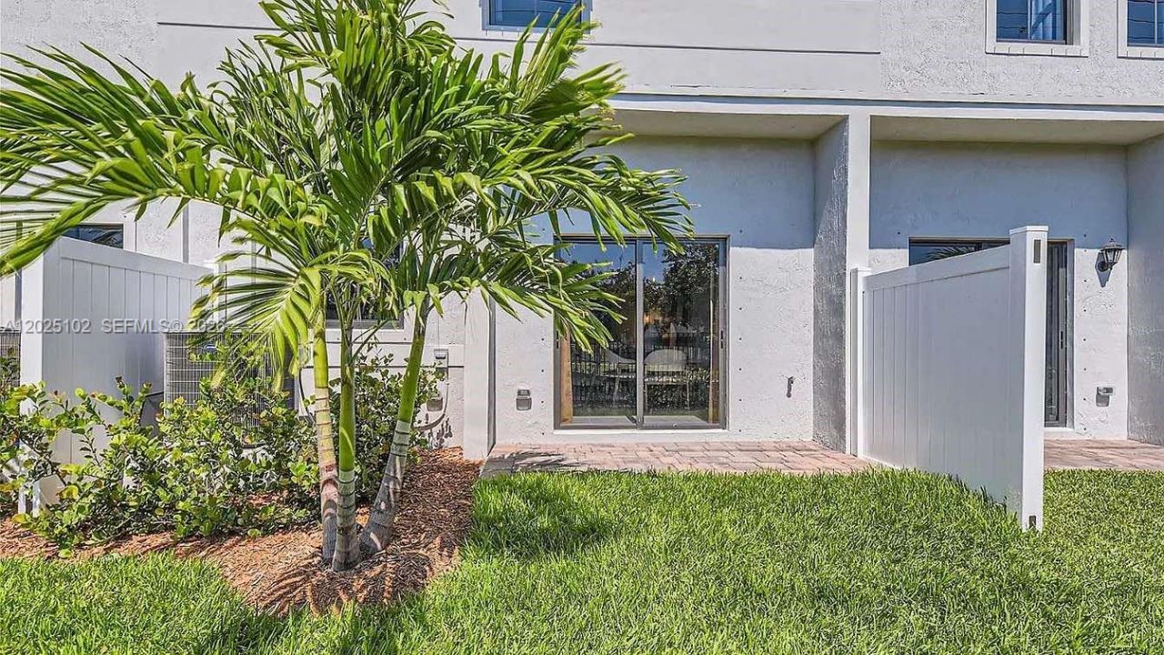 876 NW 3rd Way , Pompano Beach, FL 33060 Photo