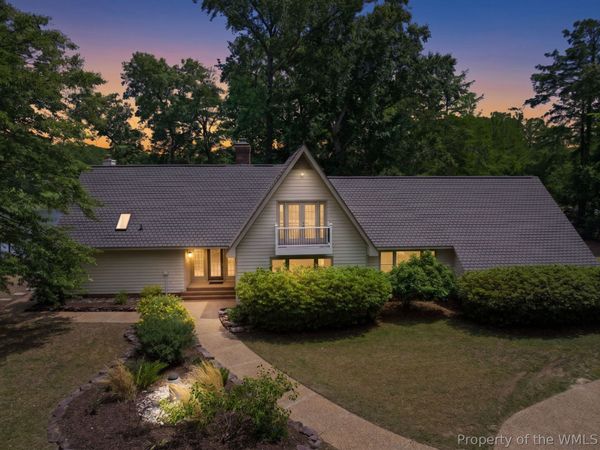 651 Colony Trail , Lanexa, VA 23089