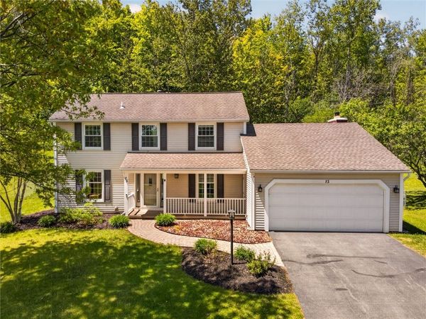 15 Bent Oak, Fairport, NY 14450