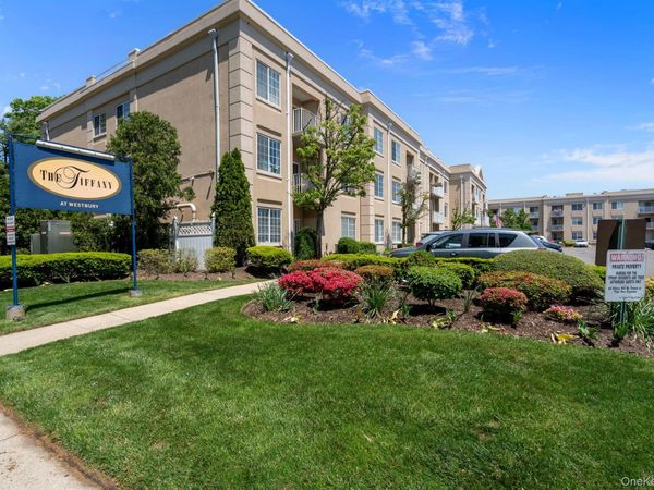 54 School Street , Unit 121, Westbury, NY 11590