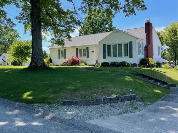 736 Melvin Dr , Greensburg, PA 15601