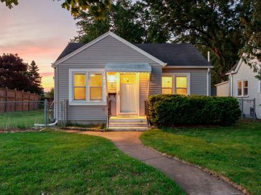 9 Van Buren Avenue S, Hopkins, MN 55343