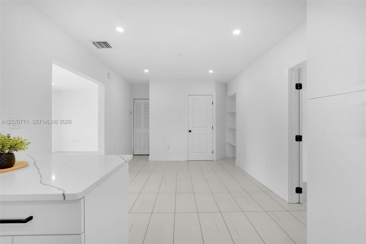 1918 NW 19th Ave, Miami, FL 33125 Photo