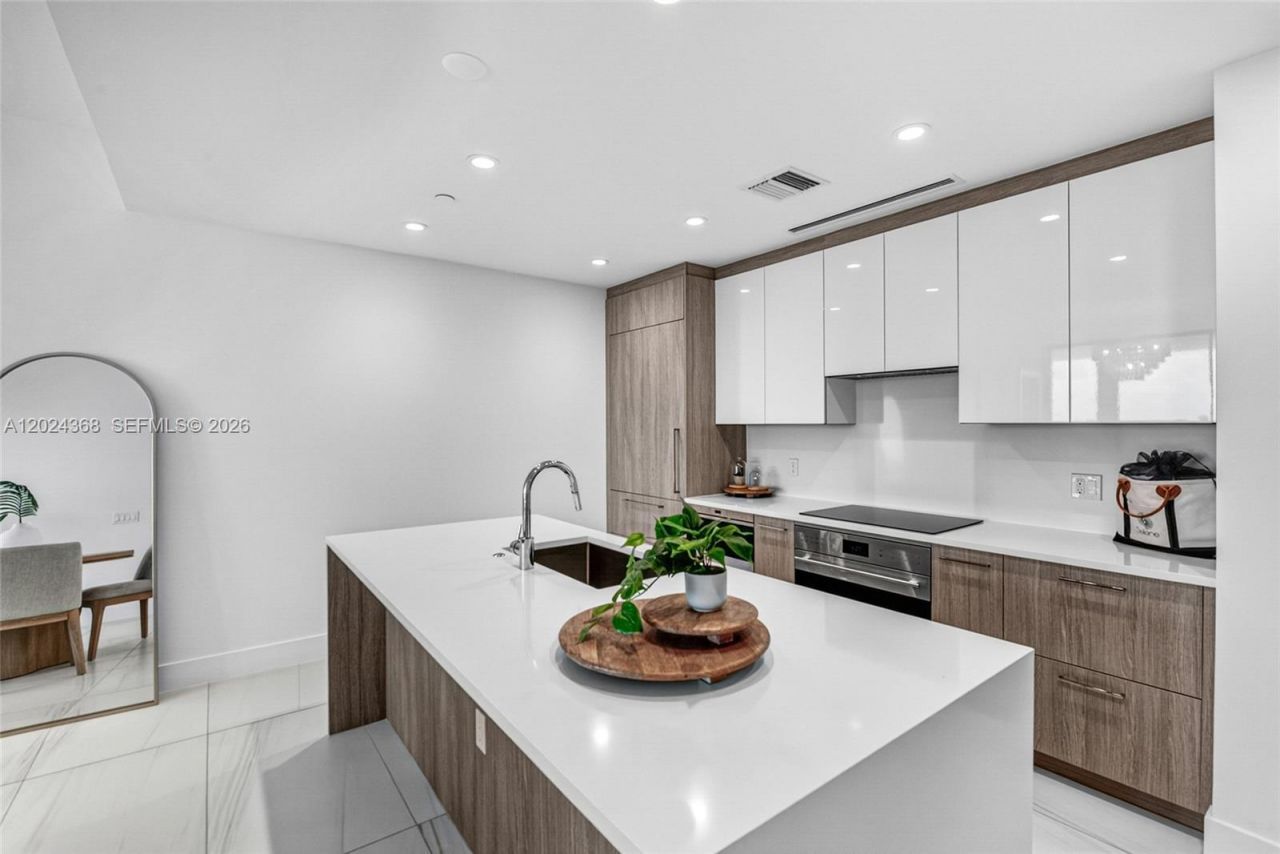 153 N Seabreeze Blvd , Unit 703, Fort Lauderdale, FL 33304 Photo
