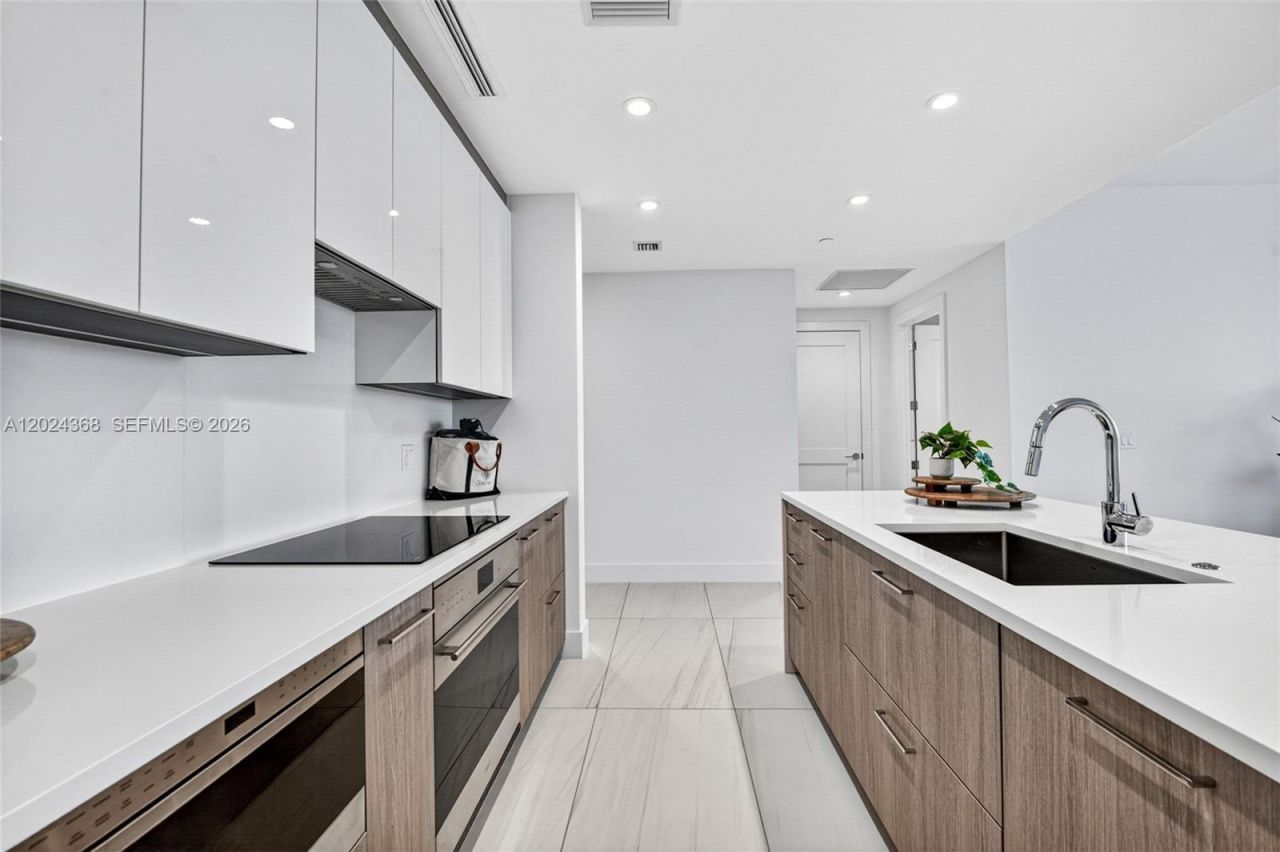 153 N Seabreeze Blvd , Unit 703, Fort Lauderdale, FL 33304 Photo