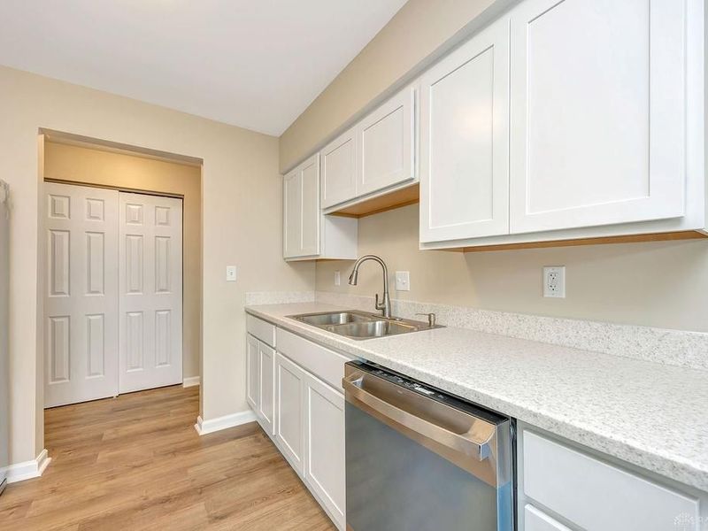 1570 Gelhot Drive, Unit 112, Fairfield, OH 45014 Photo 6