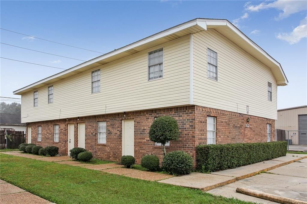 8897 RICHMOND Drive  Laplace, LA 