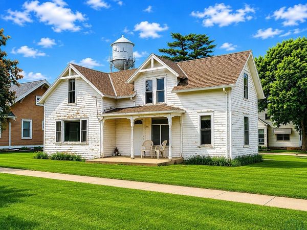 1025 2nd St., Hull, IA 51239