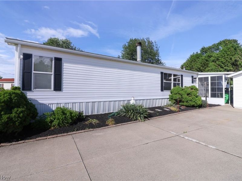 571 Sandtrap Circle , Painesville, OH 44077 Photo 2