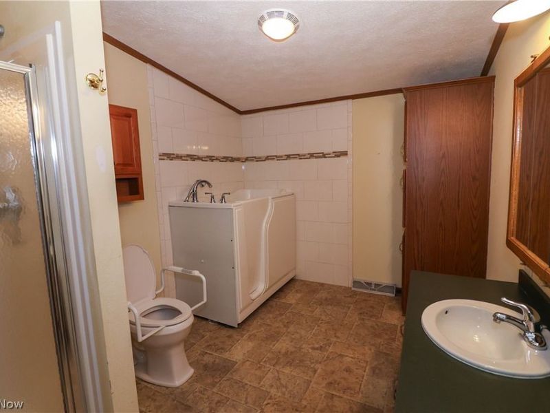 571 Sandtrap Circle , Painesville, OH 44077 Photo 21