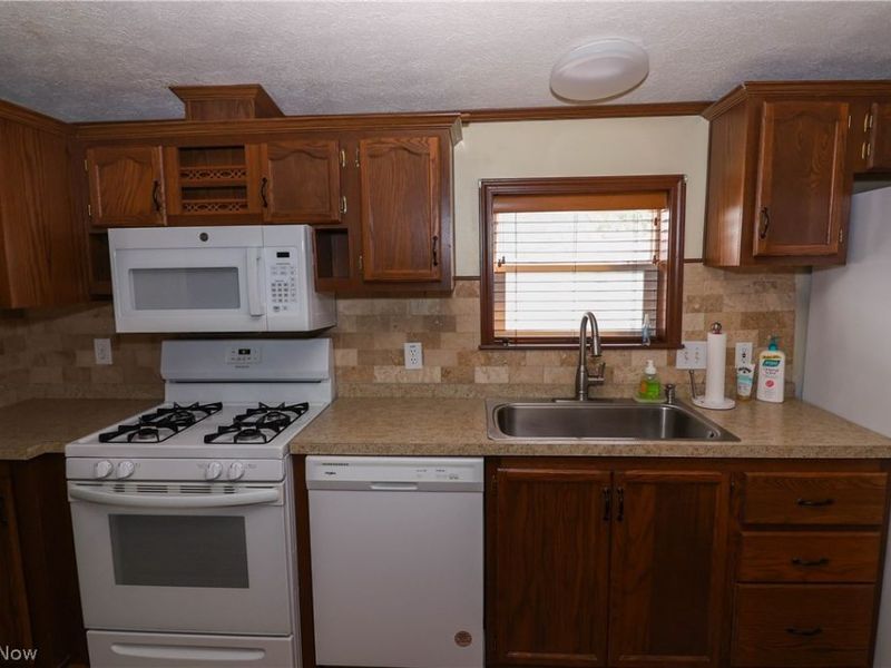 571 Sandtrap Circle , Painesville, OH 44077 Photo 9
