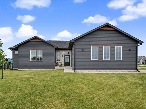 808 Willow Valley Drive, Norwalk, IA 50211